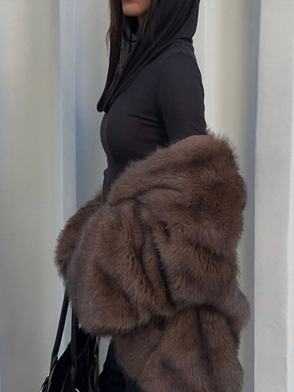 Faux fur coat with polo collar and solid color.